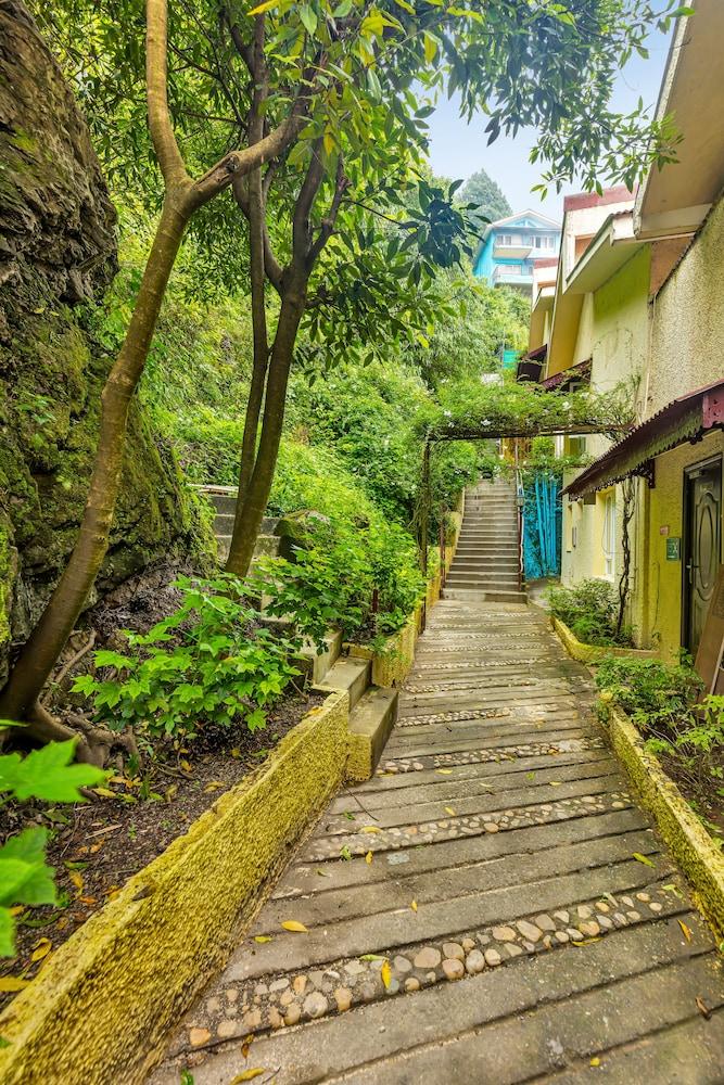 Отель Club Mahindra Массури Экстерьер фото