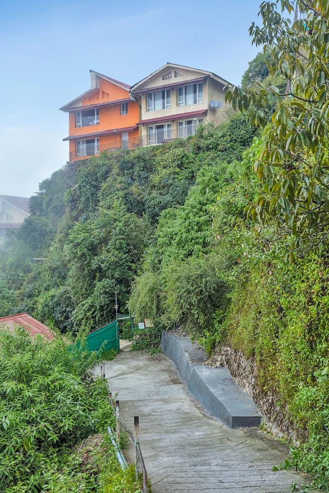 Отель Club Mahindra Массури Экстерьер фото