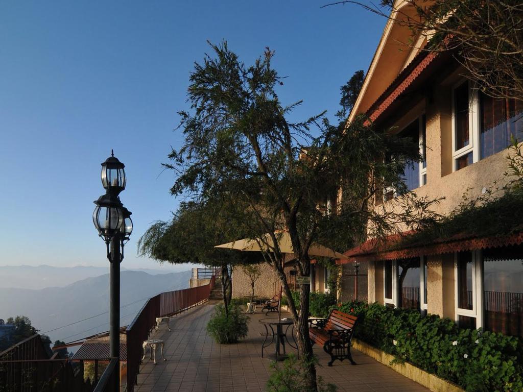Отель Club Mahindra Массури Экстерьер фото
