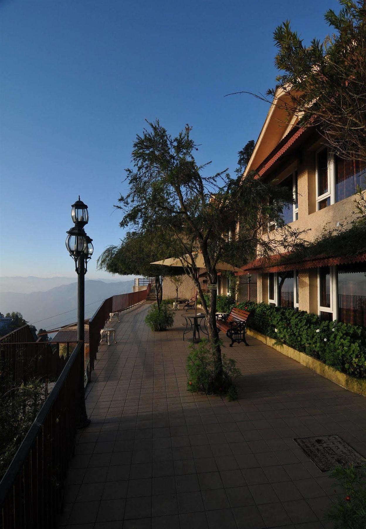 Отель Club Mahindra Массури Экстерьер фото