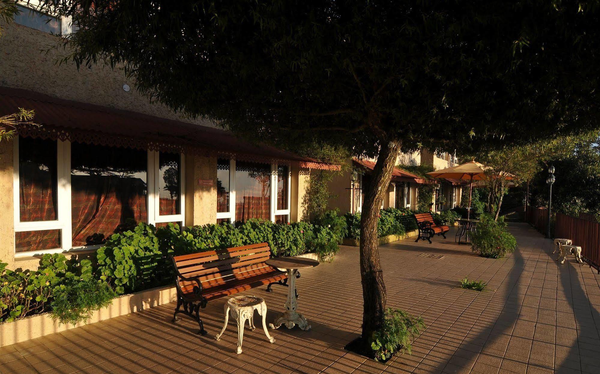 Отель Club Mahindra Массури Экстерьер фото